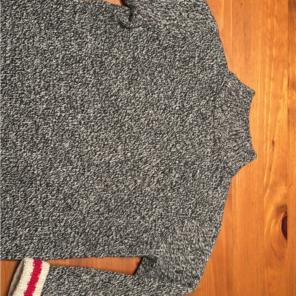 Roots cabin style sweater. - Picture 4 of 4